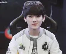 AYXSPORTS中国官网JackeyLove巅峰对决，浓眉哥与30激战篮网分钟，惊险取胜胜负难料！