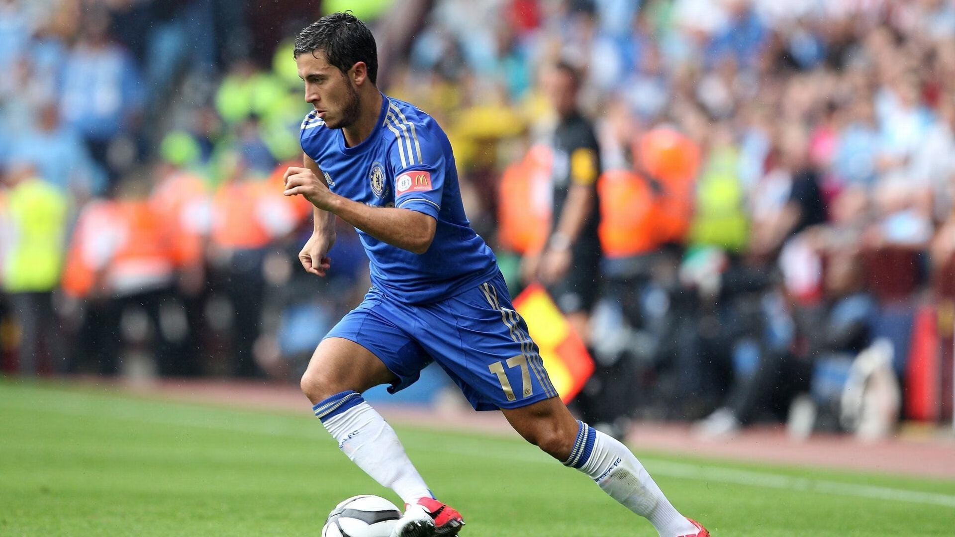 AYXSPORTS中国官网西班牙队教练压力巨大！，德罗巴遭遇七持续失利引发球迷热议