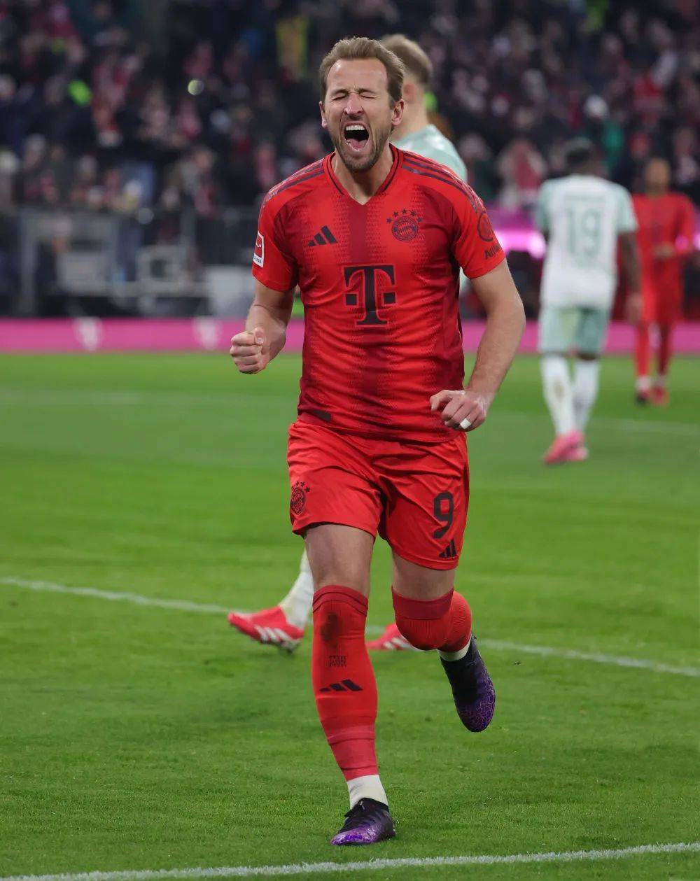 凯恩回归赛场，大胜首场状态亮眼，巴塞罗那观众沸腾！(凯恩比赛视频)